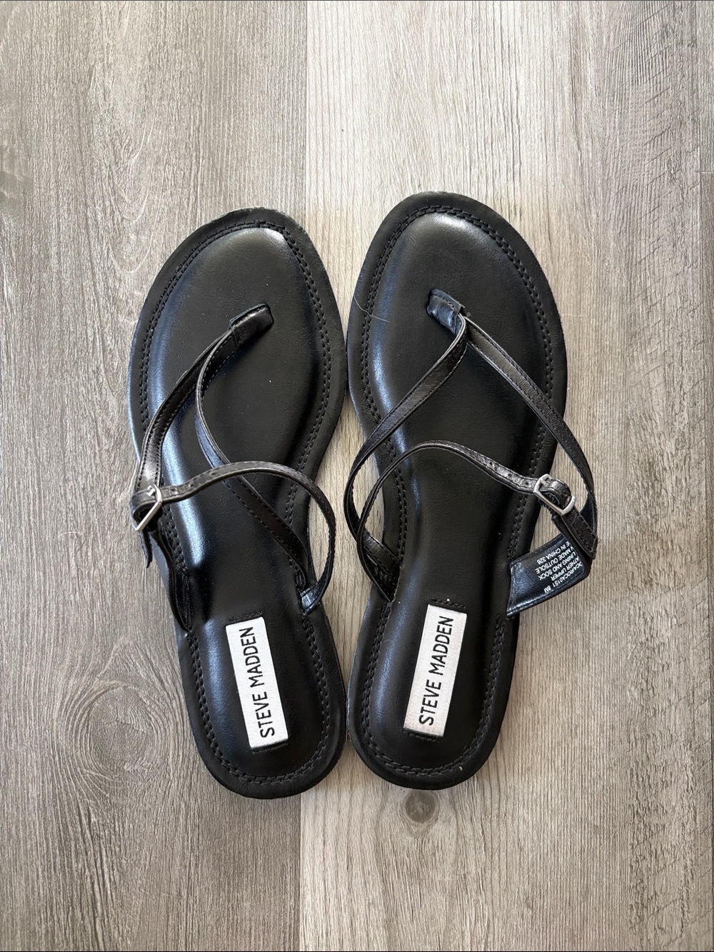Steve Madden Black Toe-Loop Strappy Sandals